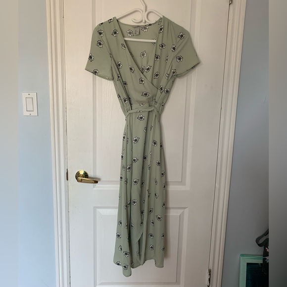 H&M Women’s Seafoam Floral Midi Wrap Dress - Picture 3 of 5